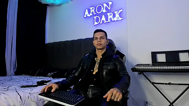 Snapshot of Aron_Dark chatting on December 29, 2024, 11:18 pm Aron Dark online show from December 29, 2024, 11:18 pm