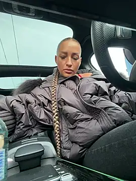 Snapshot of LovingBlondie chatting on February 12, 2026, 6:08 am LovingBlondie online show from February 12, 2026, 6:08 am