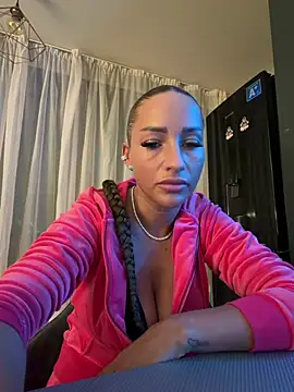 Snapshot of LovingBlondie chatting on February 15, 2026, 4:09 am LovingBlondie online show from February 15, 2026, 4:09 am