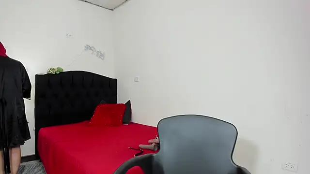 RedQueenMilf online show from March 14, 2025, 10:05 pm