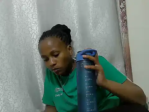 Snapshot of tinabestdoll chatting on September 27, 2025, 10:37 pm tinabestdoll online show from September 27, 2025, 10:37 pm