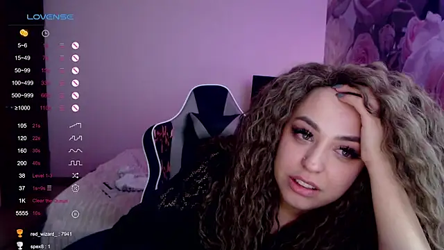 Snapshot of _Just_a_queen_3 chatting on December 3, 2024, 9:23 pm Just a queen 3 online show from December 3, 2024, 9:23 pm