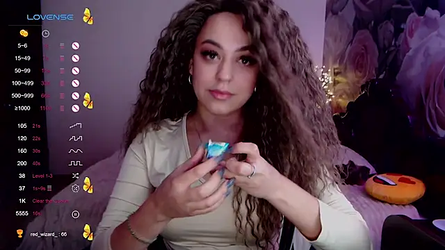 Snapshot of _Just_a_queen_3 chatting on December 8, 2024, 5:55 pm Just a queen 3 online show from December 8, 2024, 5:55 pm