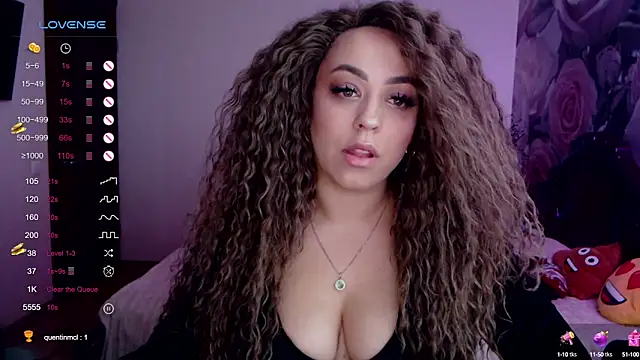 Snapshot of _Just_a_queen_3 chatting on December 11, 2024, 6:20 pm Just a queen 3 online show from December 11, 2024, 6:20 pm