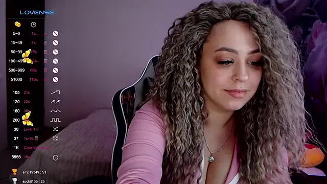 Snapshot of _Just_a_queen_3 chatting on December 31, 2024, 12:04 pm Just a queen 3 online show from December 31, 2024, 12:04 pm