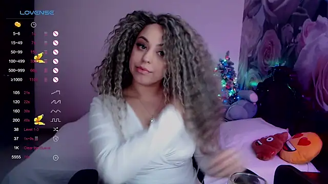 Snapshot of _Just_a_queen_3 chatting on January 4, 2025, 7:13 pm Just a queen 3 online show from January 4, 2025, 7:13 pm