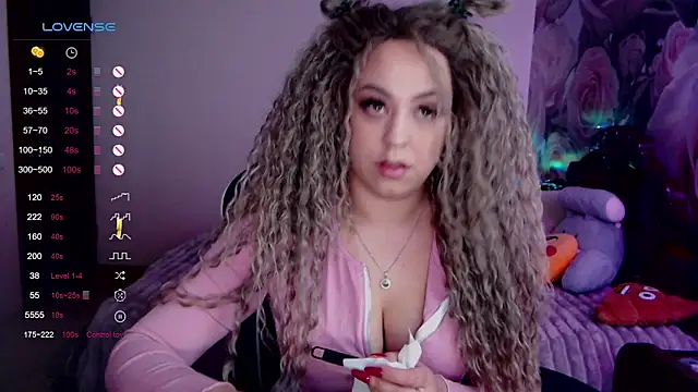 Snapshot of _Just_a_queen_3 chatting on January 29, 2025, 6:07 pm Just a queen 3 online show from January 29, 2025, 6:07 pm