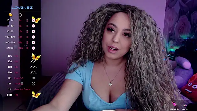 Snapshot of _Just_a_queen_3 chatting on February 2, 2025, 1:19 pm Just a queen 3 online show from February 2, 2025, 1:19 pm