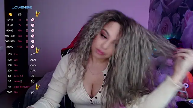 Snapshot of _Just_a_queen_3 chatting on February 4, 2025, 10:10 am Just a queen 3 online show from February 4, 2025, 10:10 am
