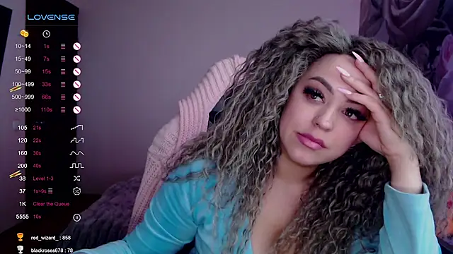Snapshot of _Just_a_queen_3 chatting on March 4, 2025, 8:05 pm Just a queen 3 online show from March 4, 2025, 8:05 pm