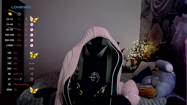 Snapshot of _Just_a_queen_3 chatting on March 9, 2025, 6:32 pm Just a queen 3 online show from March 9, 2025, 6:32 pm