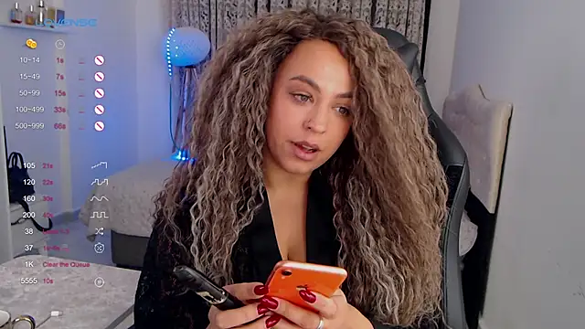 Snapshot of _Just_a_queen_3 chatting on October 12, 2025, 5:23 pm Just a queen 3 online show from October 12, 2025, 5:23 pm