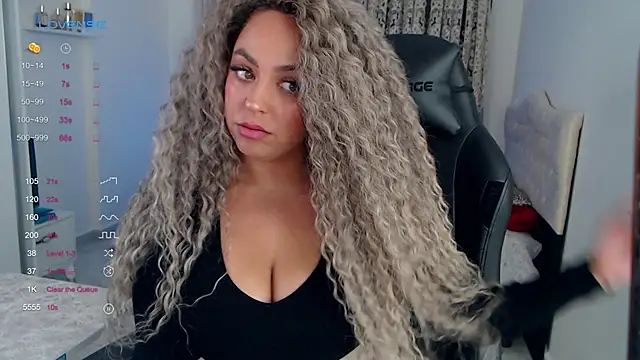 Snapshot of _Just_a_queen_3 chatting on October 14, 2025, 1:01 pm Just a queen 3 online show from October 14, 2025, 1:01 pm