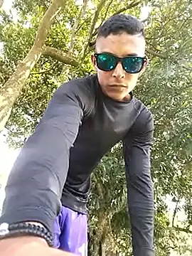 Snapshot of Demiansteven2 chatting on November 18, 2025, 6:01 pm Demiansteven2 online show from November 18, 2025, 6:01 pm