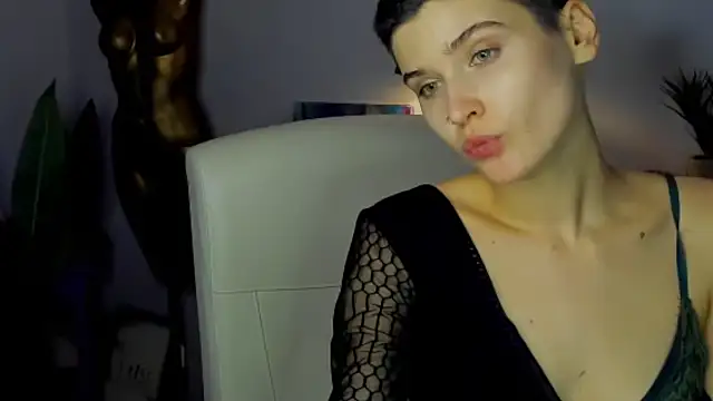 sarah perfect online show from November 11, 2025, 2:17 pm