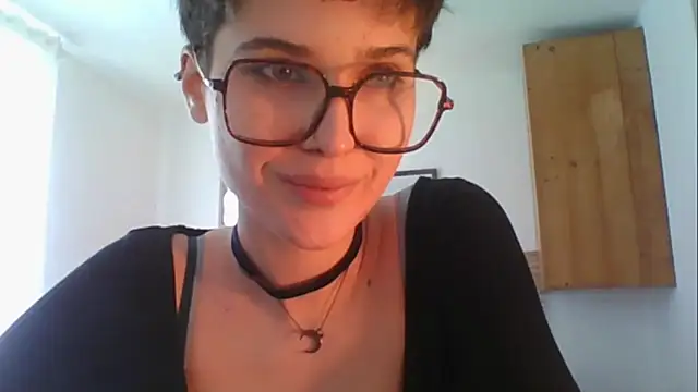 Snapshot of sarah_perfect chatting on February 8, 2026, 3:04 pm sarah perfect online show from February 8, 2026, 3:04 pm