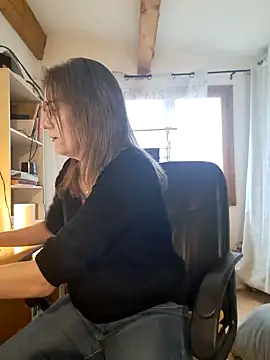 SpiceLea online show from December 12, 2024, 2:55 pm