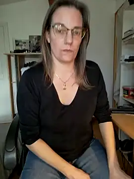 SpiceLea online show from December 21, 2024, 2:37 pm