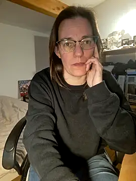 SpiceLea online show from March 6, 2025, 5:22 pm