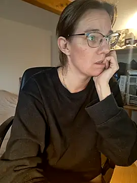 SpiceLea online show from March 7, 2025, 12:34 pm