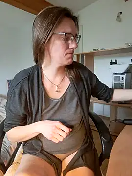 SpiceLea online show from March 11, 2025, 12:39 pm