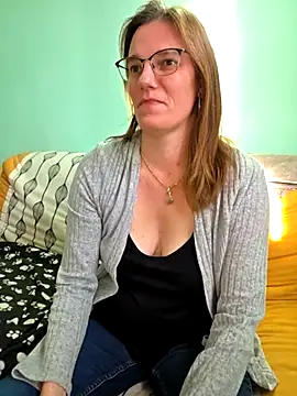 SpiceLea online show from November 10, 2025, 2:27 pm