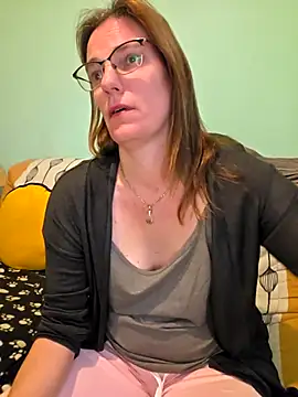 SpiceLea online show from November 12, 2025, 2:28 pm