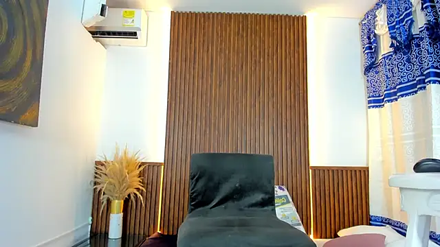 Snapshot of Sweet_Ashley_v chatting on February 18, 2025, 10:25 pm Sweet Ashley v online show from February 18, 2025, 10:25 pm