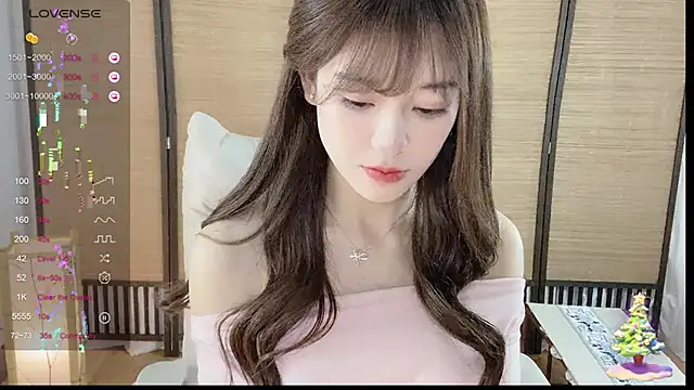 Yuuuuuly online show from December 18, 2024, 1:34 pm