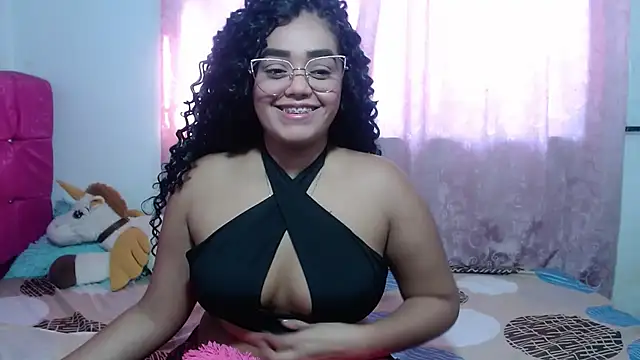 kiara milf  online show from October 14, 2025, 8:53 pm