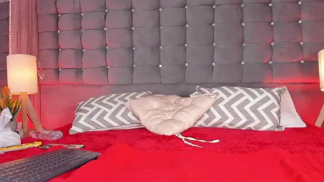 Snapshot of Poacahontasfg chatting on November 8, 2025, 4:01 am Poacahontasfg online show from November 8, 2025, 4:01 am