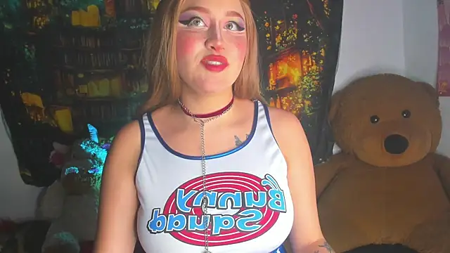 LailaCatt online show from December 5, 2025, 8:34 am