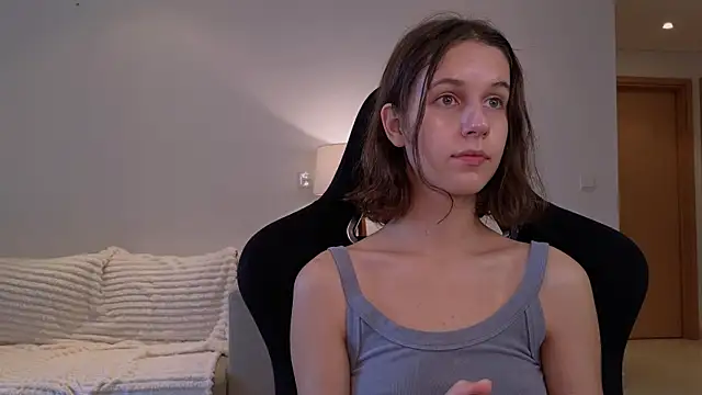 Snapshot of VanessaBayer2 chatting on December 23, 2024, 2:45 am VanessaBayer2 online show from December 23, 2024, 2:45 am