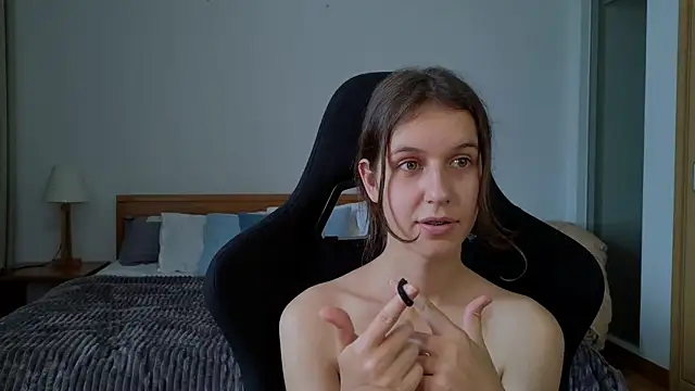 Snapshot of VanessaBayer2 chatting on March 8, 2025, 4:45 am VanessaBayer2 online show from March 8, 2025, 4:45 am