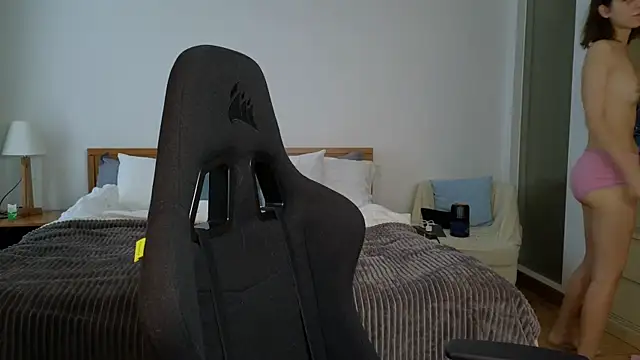 Snapshot of VanessaBayer2 chatting on March 17, 2025, 12:30 am VanessaBayer2 online show from March 17, 2025, 12:30 am