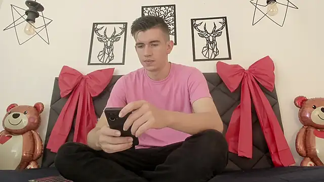 MikaelSlow online show from February 14, 2025, 4:15 am