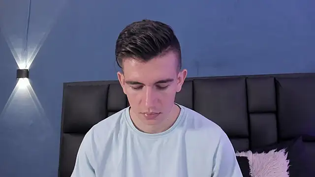 MikaelSlow online show from October 4, 2025, 4:10 am