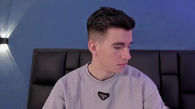 MikaelSlow online show from November 9, 2025, 4:00 am