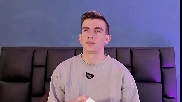 MikaelSlow online show from February 19, 2026, 3:24 am