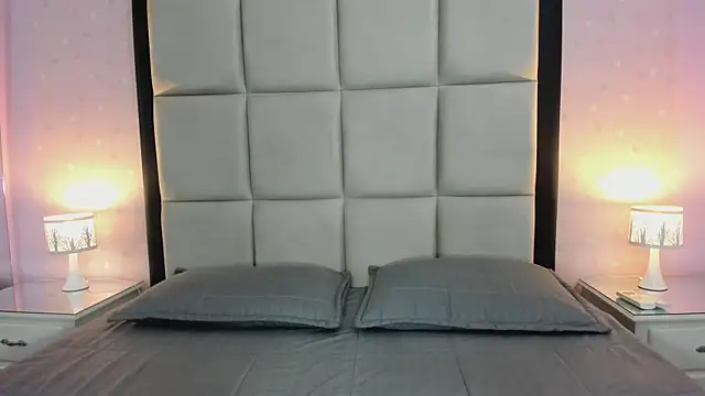 HannaClarrk  online show from April 1, 2026, 8:06 pm