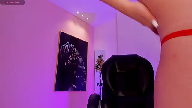 DonnaStonne online show from February 17, 2025, 10:25 pm