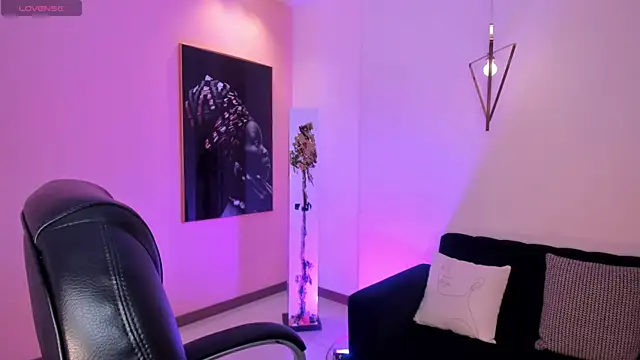 DonnaStonne online show from February 18, 2025, 7:41 pm