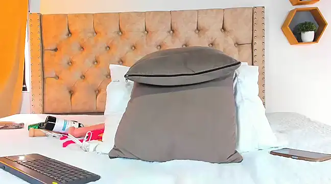 Anya Texas online show from March 14, 2025, 7:34 pm