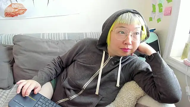 Snapshot of luxgray chatting on April 18, 2026, 3:16 pm luxgray online show from April 18, 2026, 3:16 pm