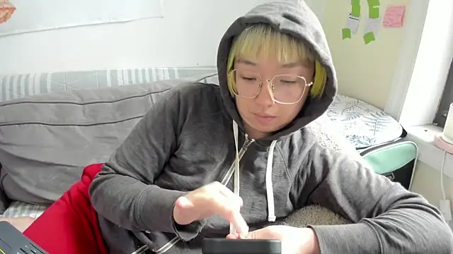 Snapshot of luxgray chatting on May 11, 2026, 4:59 pm luxgray online show from May 11, 2026, 4:59 pm