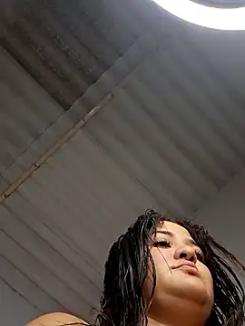 Liancy online show from February 28, 2025, 9:01 pm