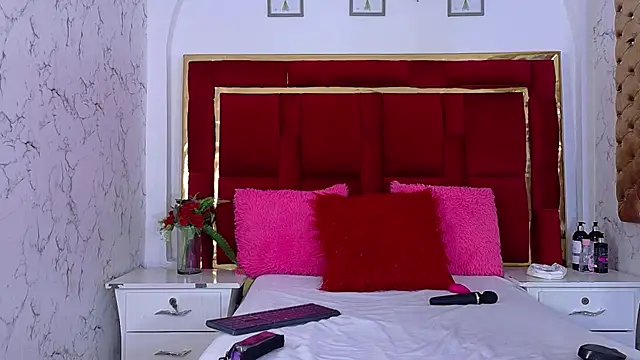 CoralHarrinson online show from April 16, 2026, 8:20 pm