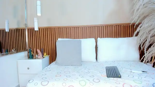 emmy lander online show from November 8, 2025, 8:29 pm