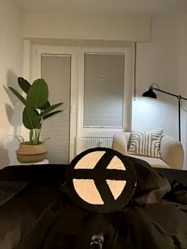 Lena Blom online show from December 17, 2025, 8:15 pm