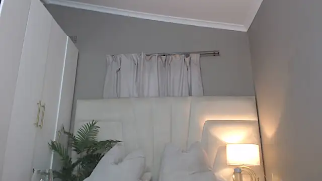 Snapshot of naughtyblackdolie chatting on November 28, 2025, 5:10 am naughtyblackdolie online show from November 28, 2025, 5:10 am